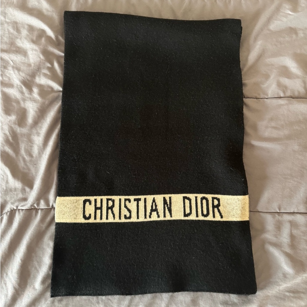 Dior Black Scarf with Cream Christian Dior Logo Band - Picture 4 of 6